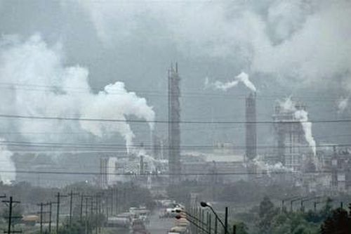 Canada: Tòa án ủng hộ Chính phủ áp thuế carbon