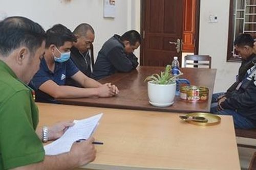 Phá trường gà trăm triệu trong vườn cà phê, tạm giữ 36 đối tượng