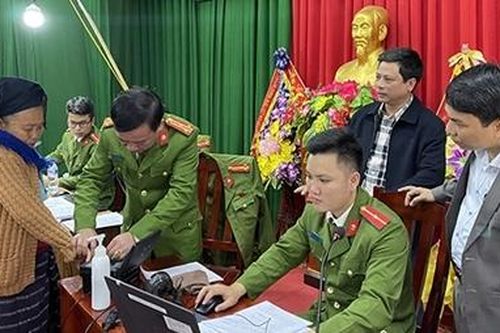 Tấm lòng của người dân dành cho cán bộ làm CCCD