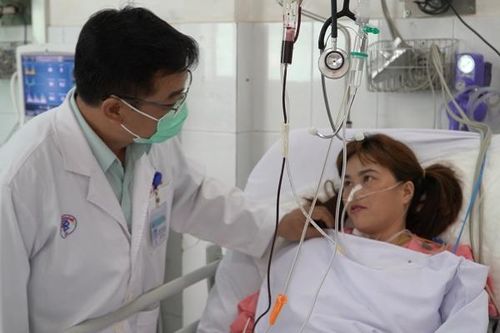 Bệnh nhân liệt hoàn toàn do rắn hổ mang chúa cắn được trở về từ cõi chết