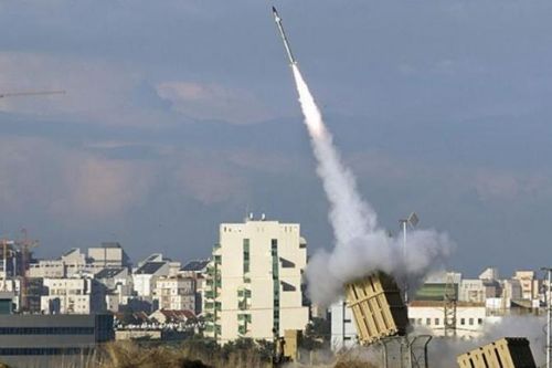 Iran tấn công tên lửa đáp trả vào tàu của Israel