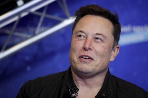 Elon Musk: 'Tesla sẽ vượt Apple vài tháng tới'