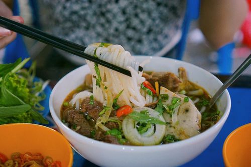 Quán bún bò gốc Huế mở cửa xuyên đêm ở TP.HCM