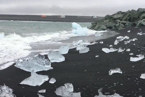 Bãi biển 'kim cương' tuyệt đẹp ở Iceland