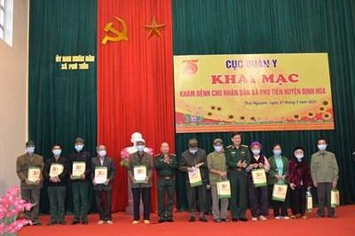 Cục Quân y tổ chức khám bệnh, cấp thuốc, tặng quà tại huyện Định Hóa, tỉnh Thái Nguyên