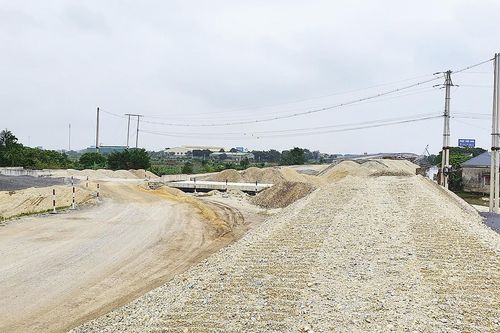 Sớm khắc phục tình trạng thiếu vật liệu xây dựng đường cao tốc Bắc - Nam