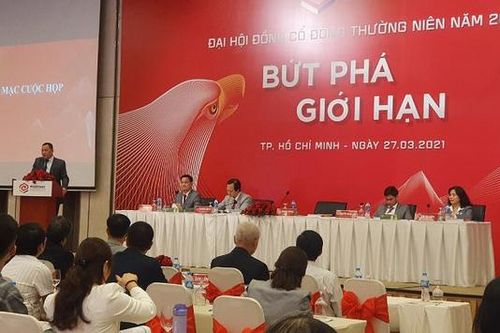 ĐHĐCĐ Phát Đạt: Đại gia địa ốc đi làm thêm năng lượng