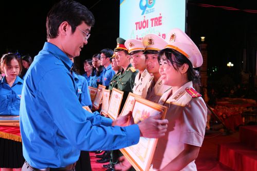 Bí thư Trung ương Đoàn dự kỷ niệm 90 năm thành lập Đoàn tại Đồng Tháp