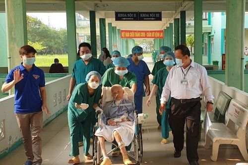 Ca mắc Covid-19 nặng nhất Việt Nam khỏi bệnh sau 9 lần xét nghiệm âm tính