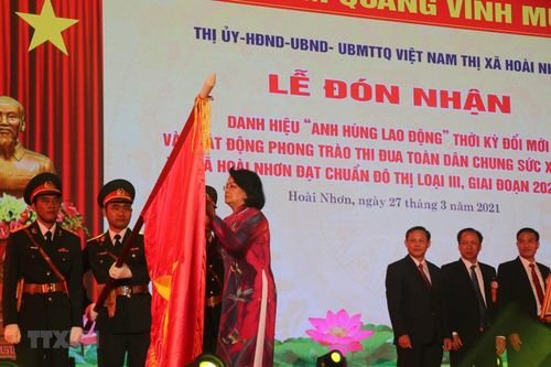 Bình Định: Thị xã Hoài Nhơn đón nhận danh hiệu Anh hùng Lao động