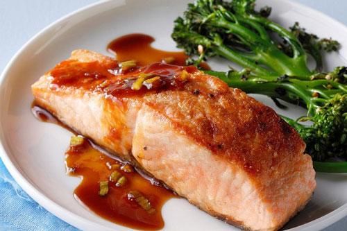 Ăn cá giảm nguy cơ tử vong do bệnh tim mạch?