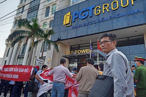Công ty Phú Gia Thịnh nói gì về việc khách hàng tập trung giăng băng rôn đòi sổ đất