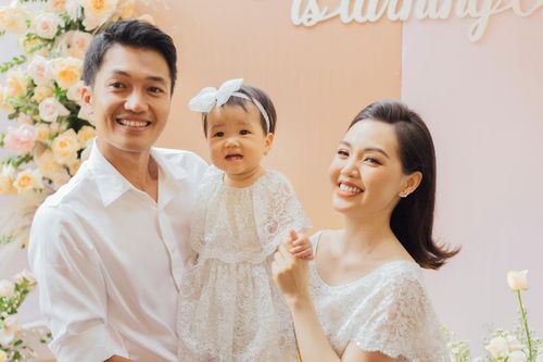 Quang Tuấn mở tiệc lớn mừng thôi nôi con gái, Nam Thư - Minh Dự cùng dàn sao Việt nô nức xuất hiện