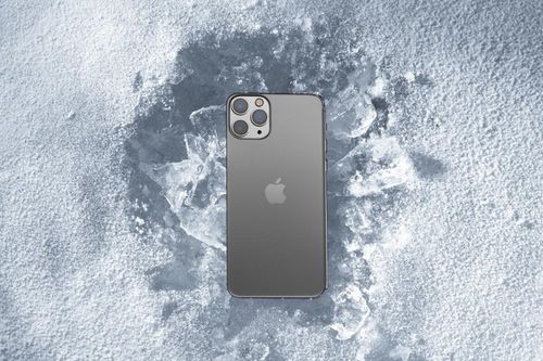 iPhone 11 Pro rơi xuống hồ băng lạnh cóng hơn 1 tháng và câu chuyện khó tin