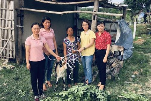 Sẻ chia cùng phụ nữ và trẻ em yếu thế