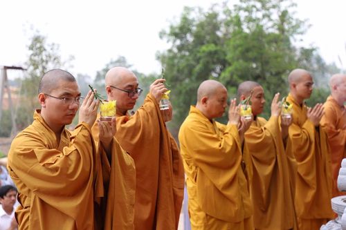 Nghệ An: Thiền viện Trúc Lâm Yên Thành đúc tôn tượng Đức Bổn Sư nặng 4 tấn