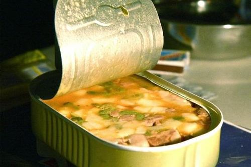 Bộ Y tế: Tuyệt đối không dùng đồ hộp bị phồng, biến dạng để tránh ngộ độc botulinum