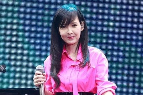 Lần xuất hiện hiếm hoi của 'biểu tượng sắc đẹp' Châu Huệ Mẫn