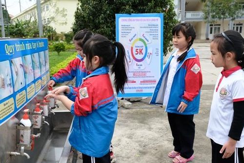 Hướng dẫn trẻ rửa tay sạch sẽ