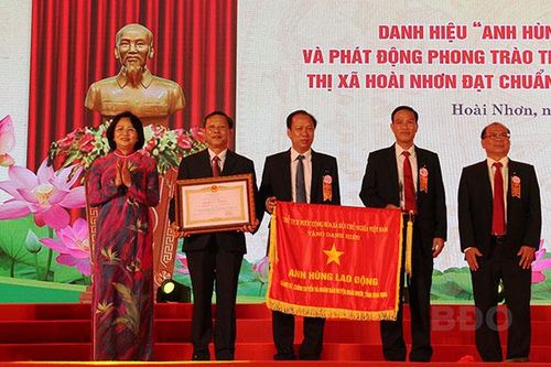 Thị xã Hoài Nhơn (Bình Định) đón nhận danh hiệu Anh hùng