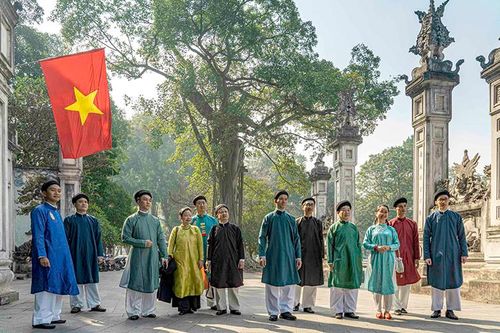 Áo dài nam trong dòng chảy văn hóa Việt
