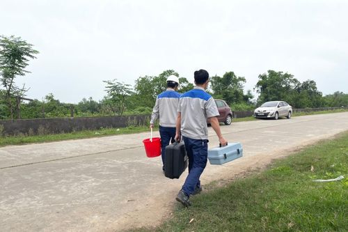 Hà Tĩnh: Truy tìm 'thủ phạm' làm nước cống nổi bọt màu hồng