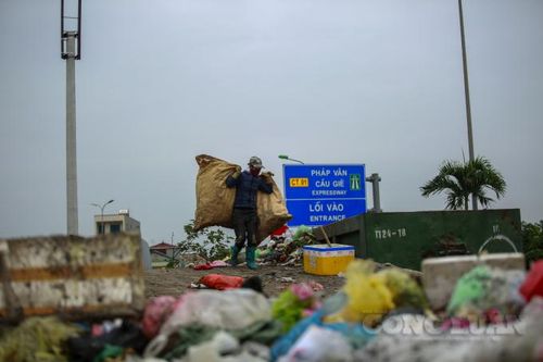Hà Nội: Người dân cầu cứu di chuyển điểm trung chuyển rác tại xã Liên Phương
