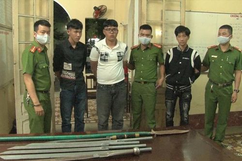 Công an Huế bắt 13 đối tượng mang nhiều hung khí hẹn 'hỗn chiến' giữa phố