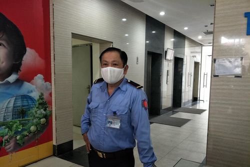 Nhân chứng kể lại khoảnh khắc hai người rơi từ tầng 2 chung cư ở Hà Nội