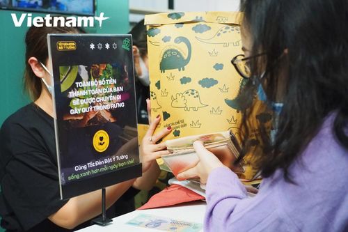 Giới trẻ hào hứng tham gia hoạt động hưởng ứng Giờ Trái đất