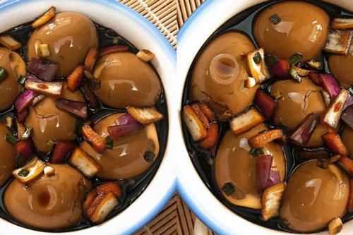 Tuyệt chiêu làm trứng gà ngâm xì dầu thơm ngon, lạ miệng 'ăn 1 muốn 10'