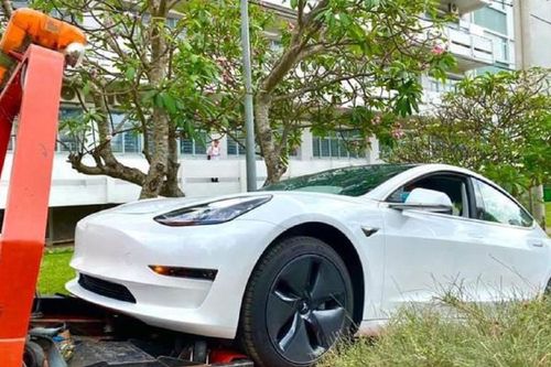 Trường đại học mua xe tiền tỷ về cho sinh viên thực hành