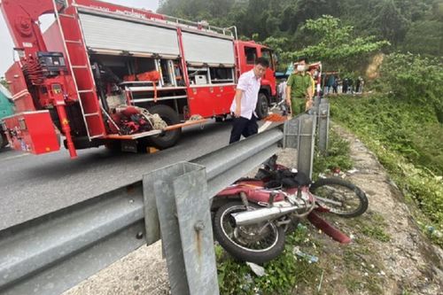 Giải cứu thành công nam thanh niên rơi xuống vực sâu 30m trên đèo Hải Vân