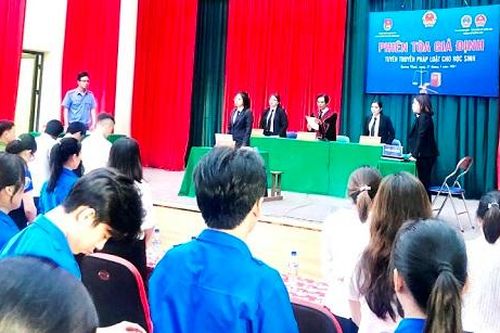 Chi đoàn TAND TP Quảng Ngãi tổ chức phiên tòa giả định tuyên truyền pháp luật cho học sinh