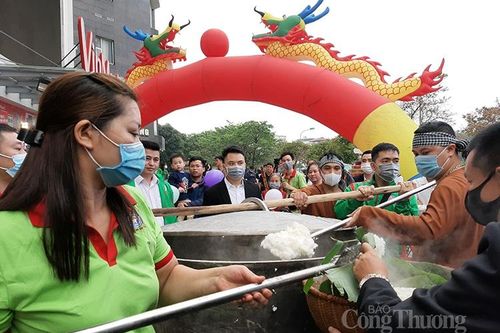 Xác lập kỷ lục 'Nồi cơm lớn nhất Việt Nam nấu từ gạo ST25'
