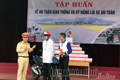 Ðể học sinh, sinh viên tham gia giao thông an toàn