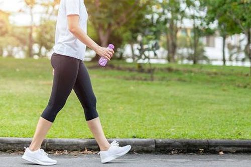 Đi bộ, tưởng dễ nhưng nhiều người mắc sai lầm