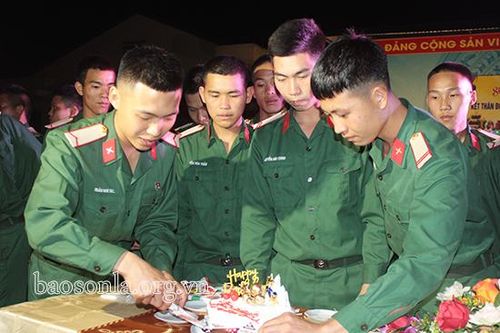 'Kết thân, đơn vị là nhà, cán bộ, chiến sĩ là anh em'