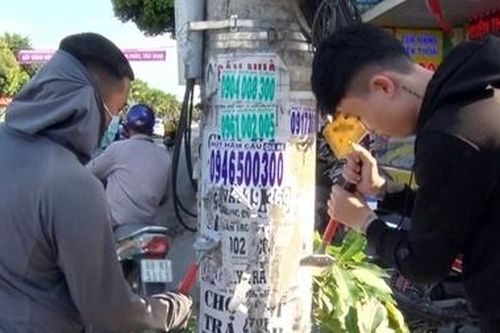 Phạt các đối tượng dán tờ rơi 'cho vay trả góp' lên cột điện