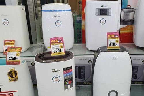 Mưa ẩm kéo dài, máy hút ẩm, máy sấy quần áo 'hút' khách