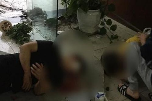 Nhân chứng kể lại giây phút đôi nam nữ rơi do trần chung cư thủng: 'Tôi nghe thấy có người kêu 'á', quay ra thấy 1 nam 1 nữ nằm bất tỉnh'