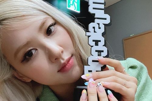 Đãng trí như Rosé (BLACKPINK): Hai lần cảm ơn nhầm địa chỉ khiến fan phải đính chính giùm