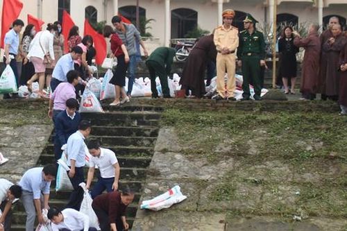 Thái Bình: Thả 8.000 con cá giống ra sông, kêu gọi bảo vệ nguồn lợi thủy sản
