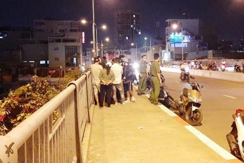Nam thanh niên thoát chết sau khi nhảy cầu vì cãi nhau với bạn gái