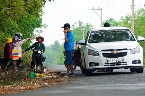 'Nhà đầu tư không nên dao động trước những cơn sốt đất'