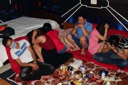 Cô gái điều hành tụ điểm sử dụng ma túy trong nhà nghỉ