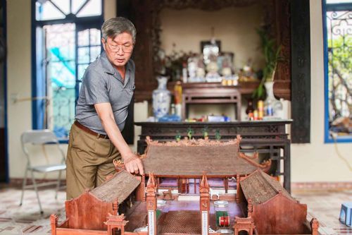 Ngỡ ngàng ngôi đình làng bằng gỗ gụ nhỏ nhất Việt Nam