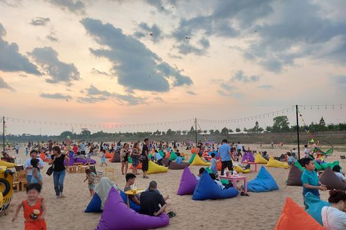 'Bãi biển' thu nhỏ giữa lòng phố núi