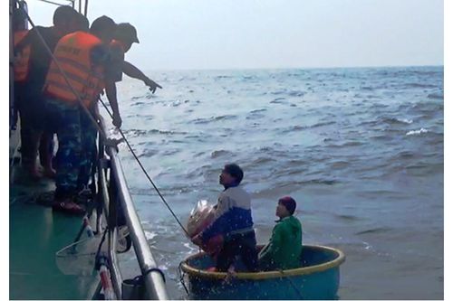 Truy tìm tàu hàng đâm chìm tàu cá ngư dân Quảng Bình rồi bỏ chạy
