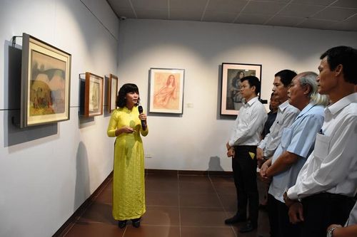 Khai mạc triển lãm bộ sưu tập tranh độc đáo 'Houei'
